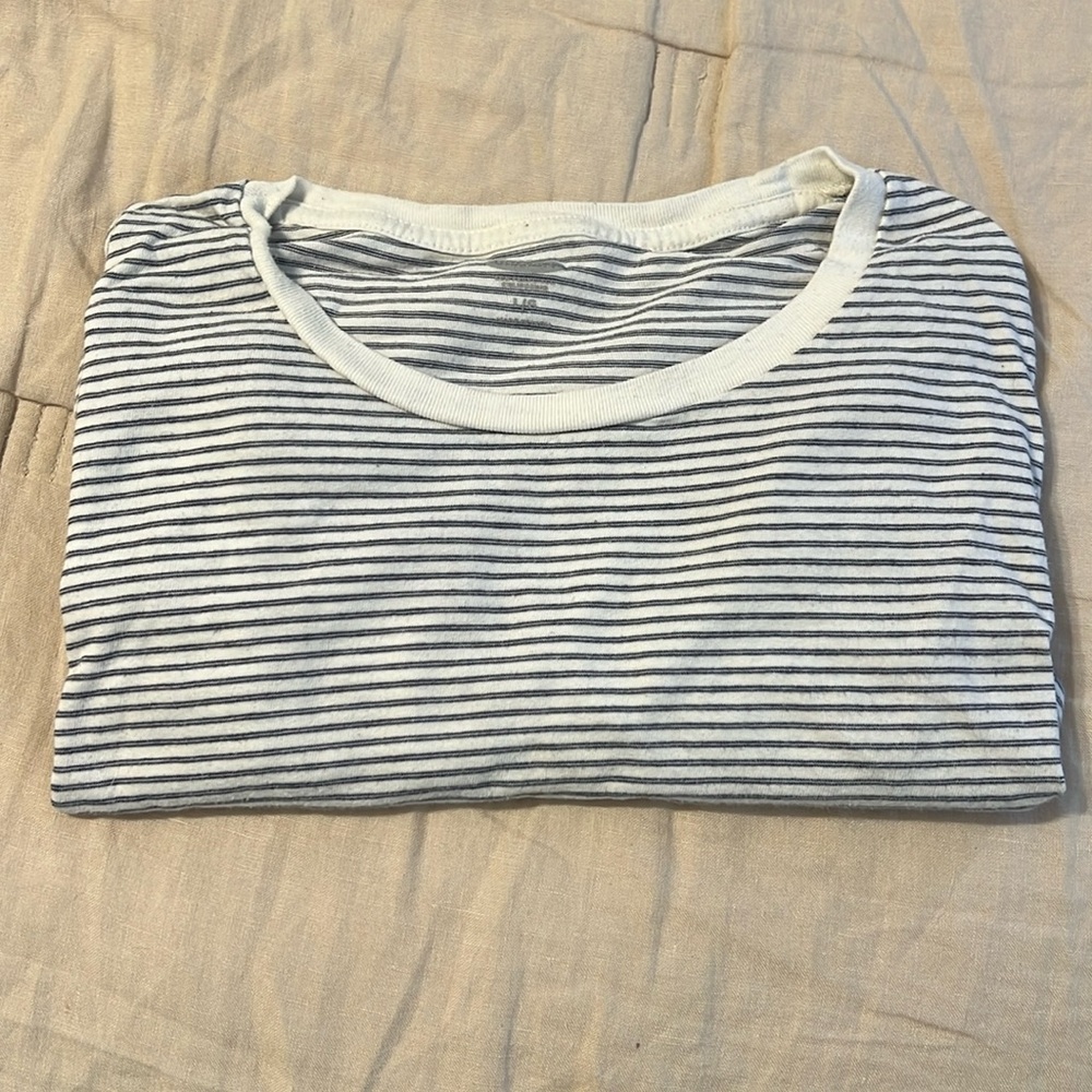Old Navy tshirt